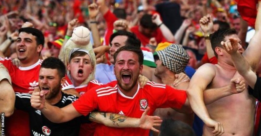 90038912_fans1.jpg